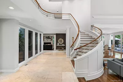 5 Coachmans Court, Old Westbury, NY 11568 - Photo 7