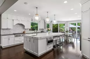 5 Coachman's Ct, Old Westbury, NY 11568 - Photo 15