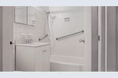 385 McLean Avenue #3B, Yonkers, NY 10705 - Photo 15
