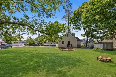 193 Manhattan Avenue, West Babylon, NY 11704 - Photo 15