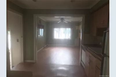 218 Park Avenue, Hicksville, NY 11801 - Photo 3