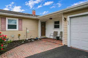 154 Spiral Rd, Holtsville, NY 11742 - Photo 3