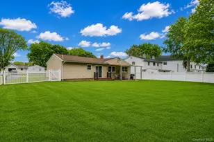 154 Spiral Rd, Holtsville, NY 11742 - Photo 5
