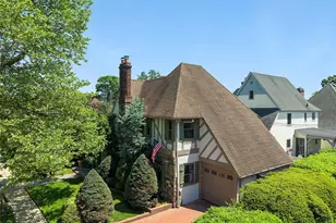 58 Park Ln, Rockville Centre, NY 11570 - Photo 3