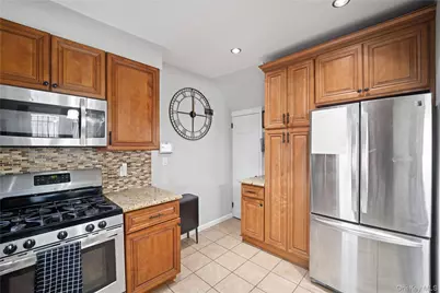 2548 Woodhull Avenue, Bronx, NY 10469 - Photo 11