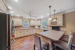 28 Royal Oak Dr, Huntington, NY 11743 - Photo 11