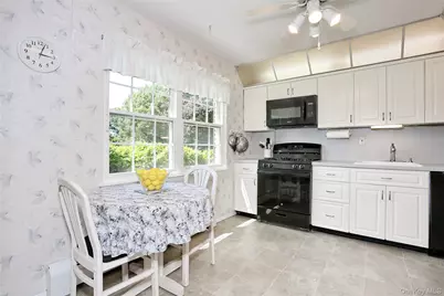 287 Parkside Drive, Suffern, NY 10901 - Photo 9
