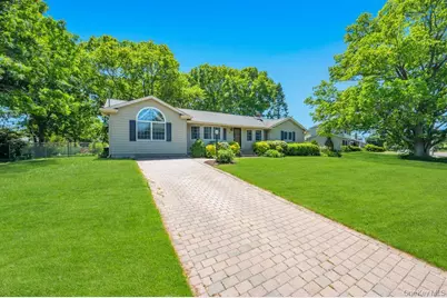 8 Camille Lane, Holbrook, NY 11741 - Photo 3