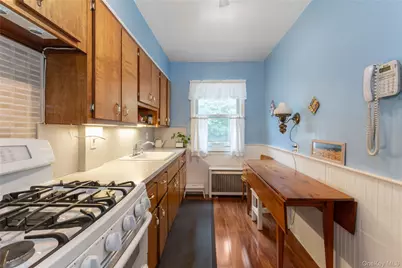 81-11 77th Avenue, Glendale, NY 11385 - Photo 9