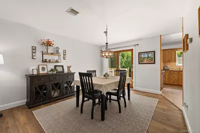 634 Myrtle Avenue, West Islip, NY 11795 - Photo 7