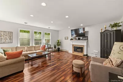 634 Myrtle Avenue, West Islip, NY 11795 - Photo 9