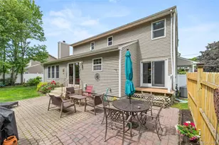 634 Myrtle Ave, West Islip, NY 11795 - Photo 23
