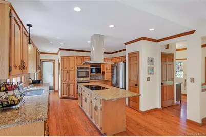 7 Huntington Connecticut Lane, New Fairfield, CT 06812 - Photo 11