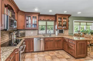 5 Simpson Dr, Old Bethpage, NY 11804 - Photo 9