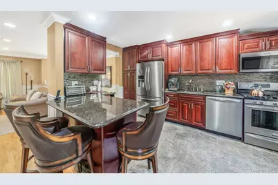 118 Ledgewood Drive, Smithtown, NY 11787 - Photo 21