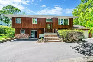 118 Ledgewood Dr, Smithtown, NY 11787 - Photo 3