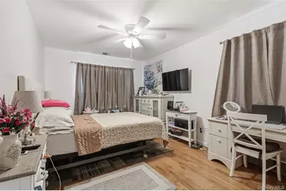 1025 Knickerbocker Road, Island Park, NY 11558 - Photo 11