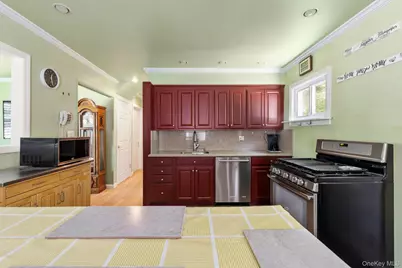 12 Leslie Lane, Massapequa, NY 11758 - Photo 7