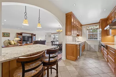 162-21 Powells Cove Boulevard #2R, Whitestone, NY 11357 - Photo 3