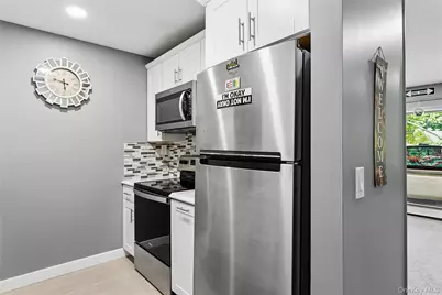 41 Richmond Boulevard #2B, Ronkonkoma, NY 11779 - Photo 5