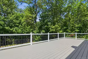 155 Brooklyn Ave, Greenlawn, NY 11743 - Photo 27