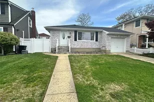 1741 Warren Pl, Merrick, NY 11566 - Photo 25