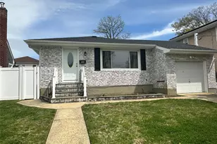 1741 Warren Pl, Merrick, NY 11566 - Photo 23