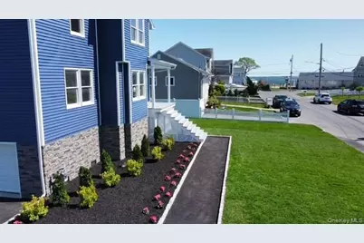 851 W Bay Drive, West Islip, NY 11795 - Photo 13