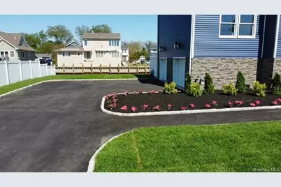 851 W Bay Drive, West Islip, NY 11795 - Photo 11