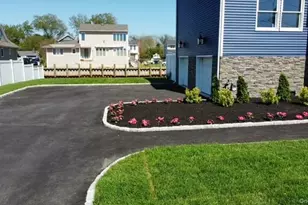 851 W Bay Dr, West Islip, NY 11795 - Photo 11