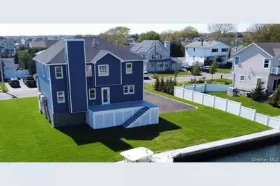 851 W Bay Drive, West Islip, NY 11795 - Photo 7