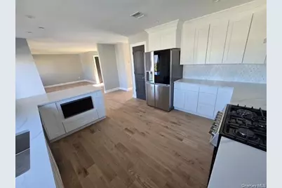 851 W Bay Drive, West Islip, NY 11795 - Photo 25