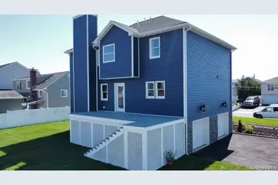 851 W Bay Drive, West Islip, NY 11795 - Photo 15