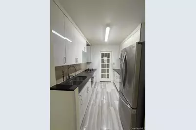 142-05 Roosevelt Avenue #415, Flushing, NY 11354 - Photo 7