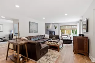 16 Wildwood Ct, East Islip, NY 11730 - Photo 11