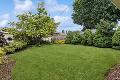 3962 Hahn Avenue, Bethpage, NY 11714 - Photo 7