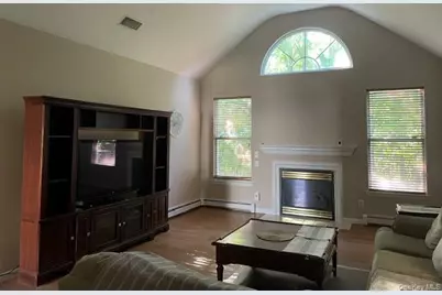 87 Summerfield Drive, Holtsville, NY 11742 - Photo 3