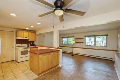 115 Clarendon Road, Ronkonkoma, NY 11779 - Photo 25