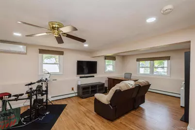 115 Clarendon Road, Ronkonkoma, NY 11779 - Photo 19
