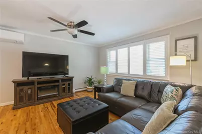115 Clarendon Road, Ronkonkoma, NY 11779 - Photo 5