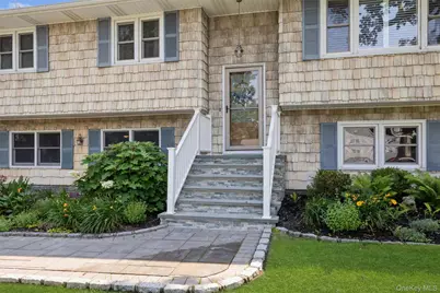 115 Clarendon Road, Ronkonkoma, NY 11779 - Photo 3