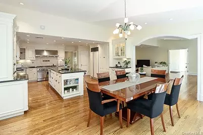 130 Country Club Drive, Manhasset, NY 11030 - Photo 7