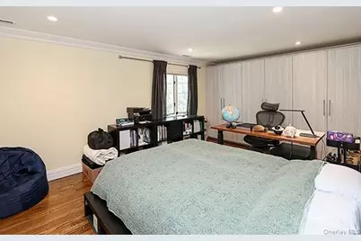 130 Country Club Drive, Manhasset, NY 11030 - Photo 13