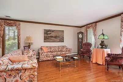 251 Baird Court, Woodbury, NY 11797 - Photo 5
