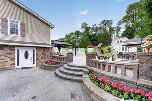 46 Camelot Rd, Poughkeepsie, NY 12601 - Photo 3