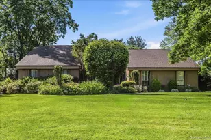 17 Campo Cir, Old Westbury, NY 11568 - Photo 3