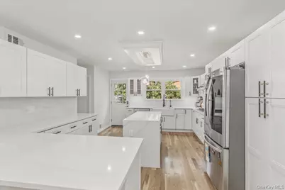 17 Campo Circle, Old Westbury, NY 11568 - Photo 11