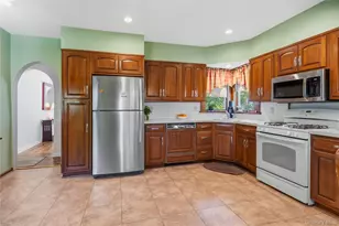 1032 N 6th St, New Hyde Park, NY 11040 - Photo 9
