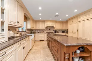 2114 Donna Dr, Merrick, NY 11566 - Photo 9