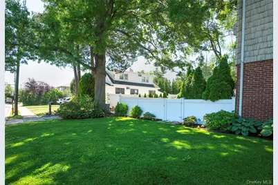 172 Hillside Avenue, Manhasset, NY 11030 - Photo 31